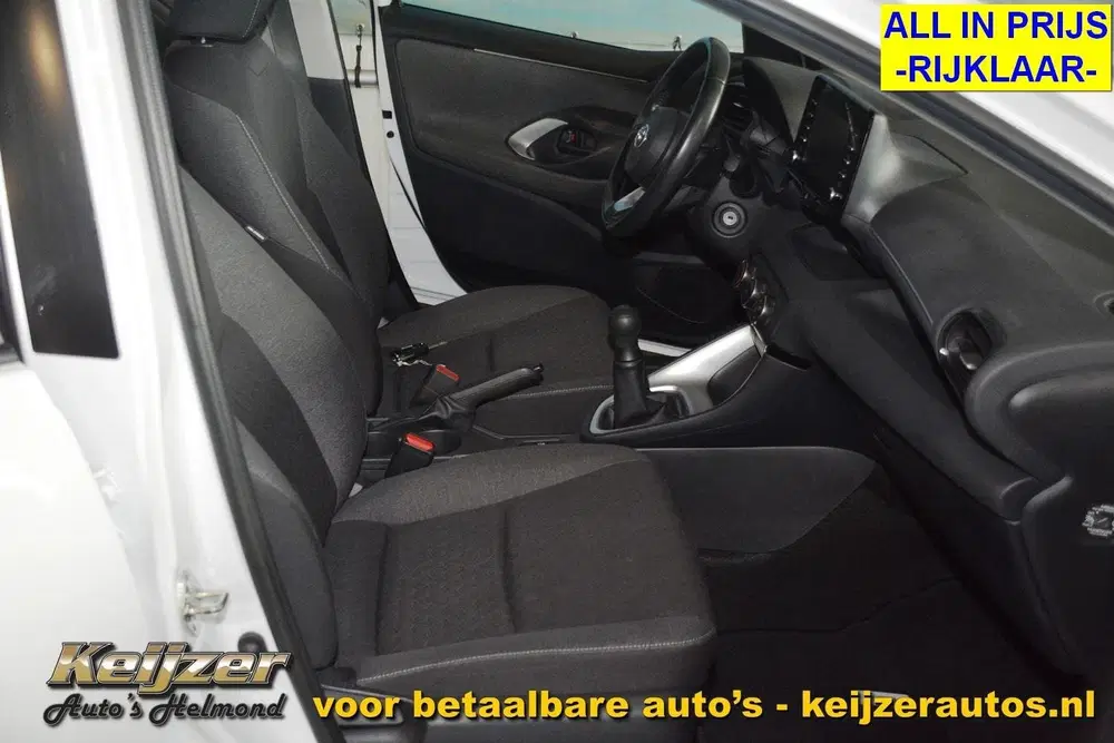 Toyota Yaris 1.0 VVT-i Active Achteruitrijcamera uit 2021, foto 15