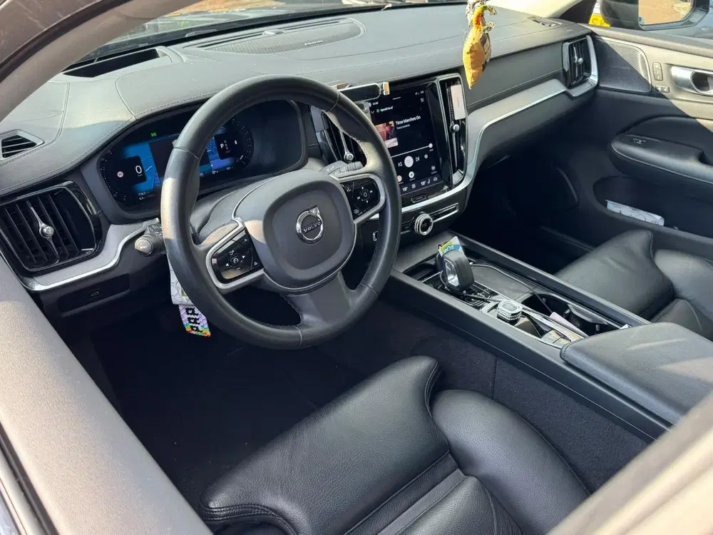 Volvo S60 2.0 B4 Ultimate Dark uit 2023, foto 5