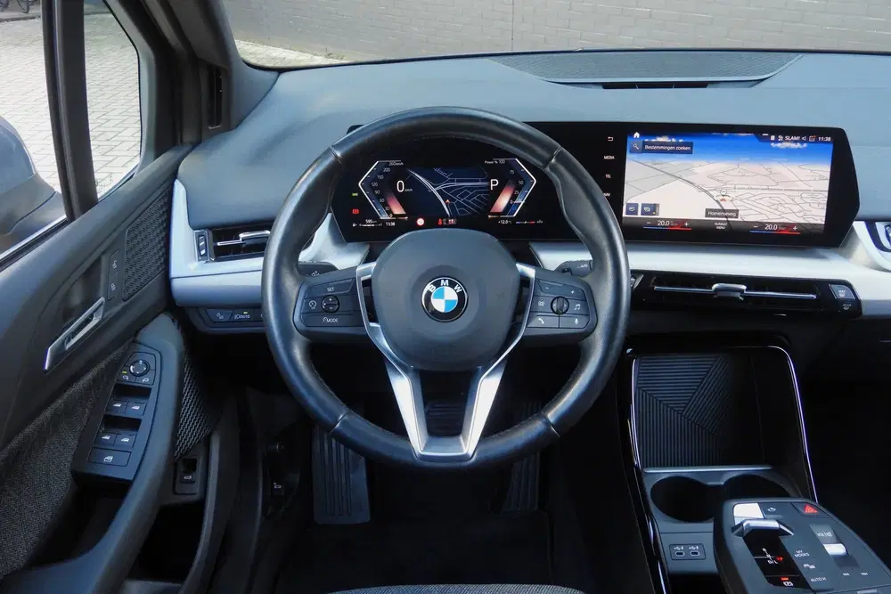 BMW 2-serie Active Tourer 220i Automaat uit 2022, foto 2