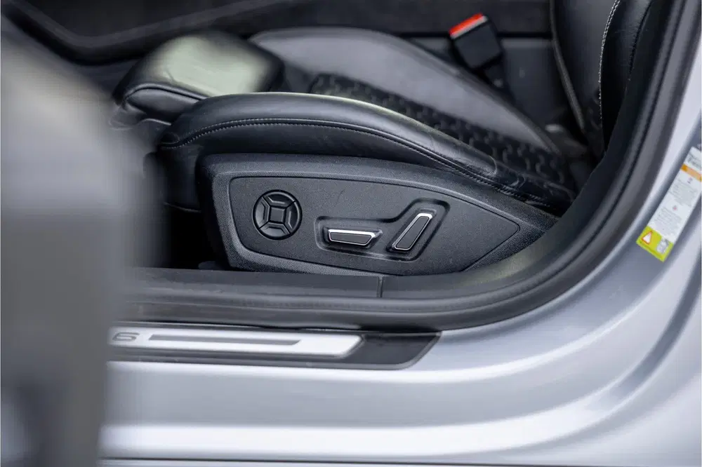 Audi RS6 TFSI quattro uit 2020, foto 11