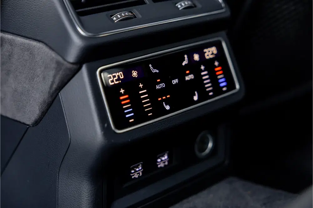 Audi RS6 TFSI quattro uit 2020, foto 13