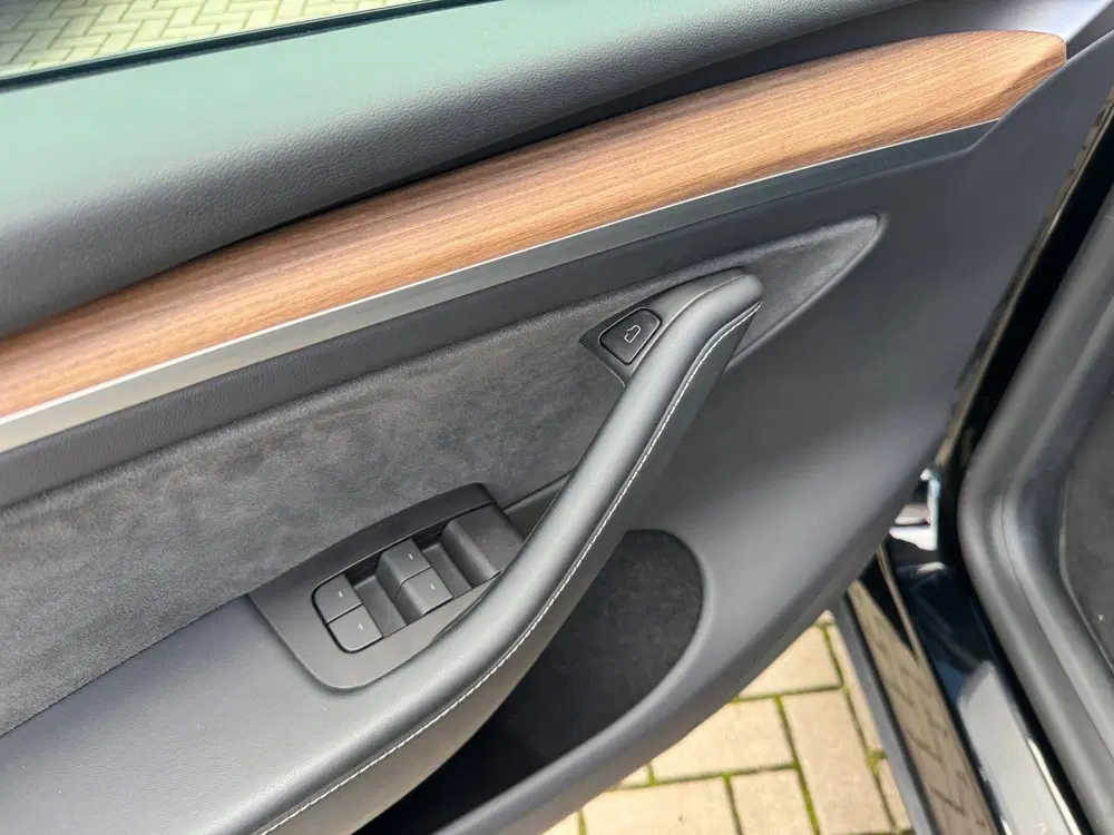 Tesla Model Y Performance AWD 75 kWh uit 2022, foto 11