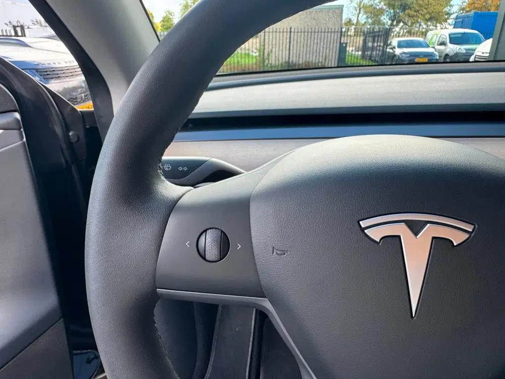 Tesla Model Y Performance AWD 75 kWh uit 2022, foto 7