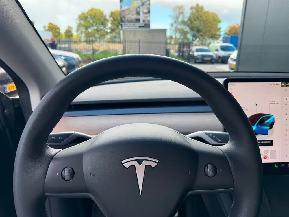 Tesla Model Y Performance AWD 75 kWh uit 2022, foto 8