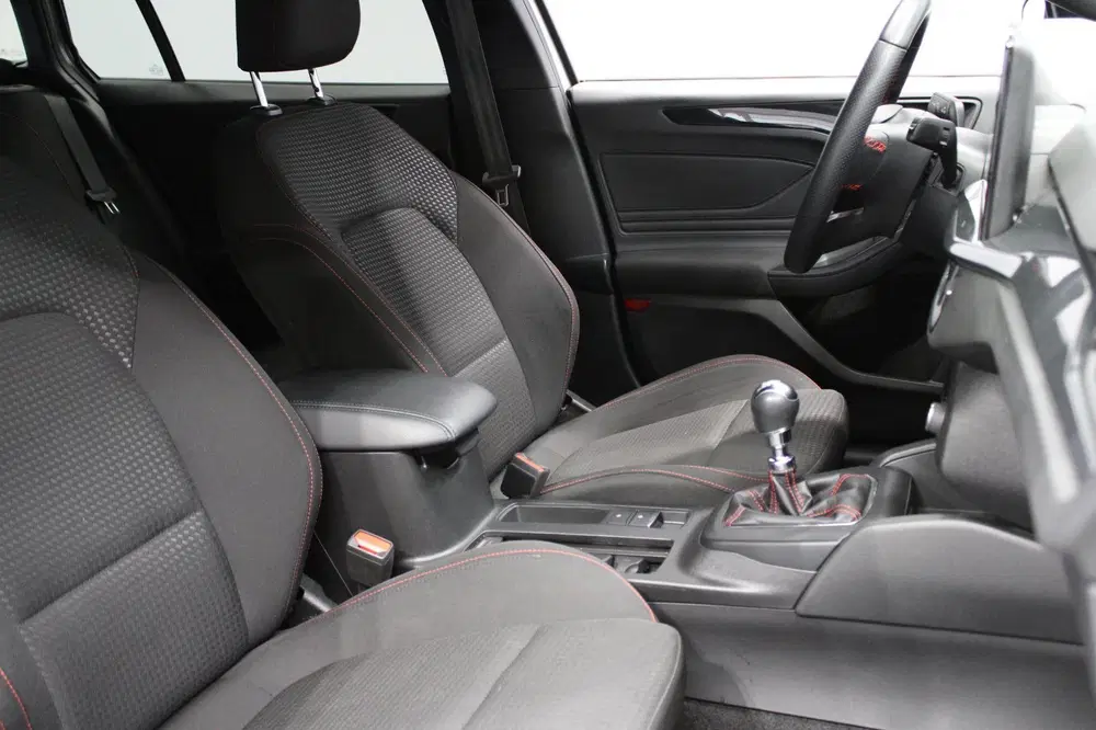Ford Focus 1.0 EcoBoost Hybrid ST Line uit 2022, foto 7