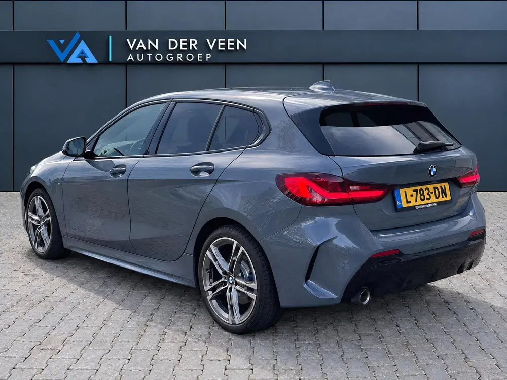 BMW 1-serie 118i High Executive M-sport uit 2021, foto 2