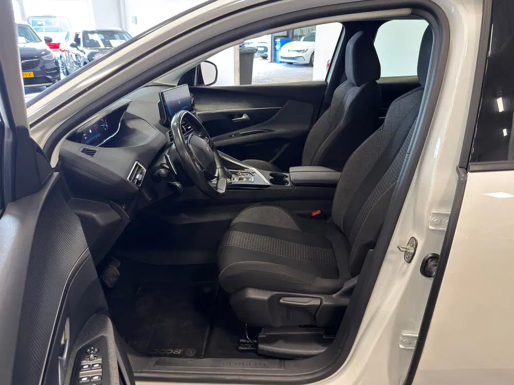 Peugeot 3008 1.2 PureTech uit 2021, foto 10