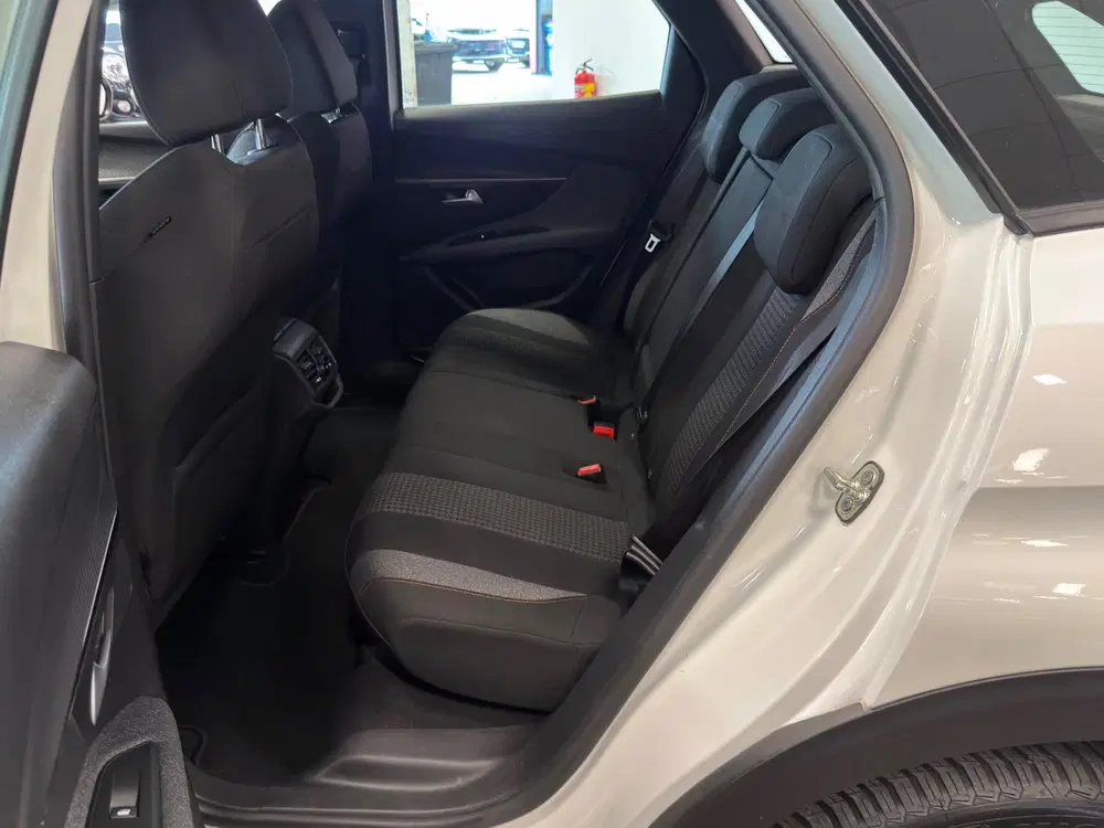Peugeot 3008 1.2 PureTech uit 2021, foto 11