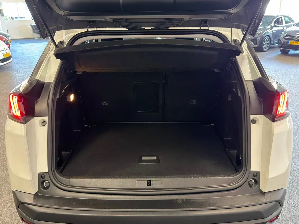 Peugeot 3008 1.2 PureTech uit 2021, foto 12