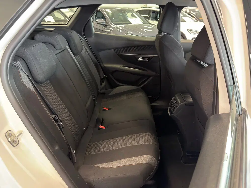 Peugeot 3008 1.2 PureTech uit 2021, foto 13