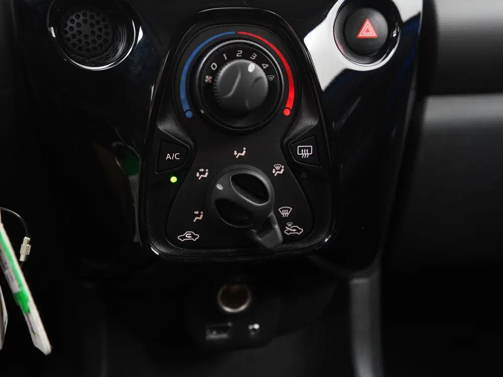 Peugeot 108 1.0 e-VTi Allure uit 2019, foto 11