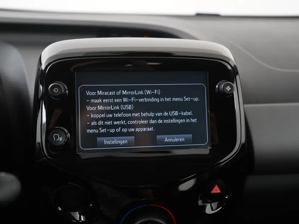 Peugeot 108 1.0 e-VTi Allure uit 2019, foto 15