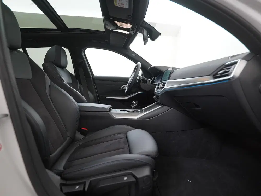 BMW 3-serie 320e M Sport Shadow uit 2022, foto 3