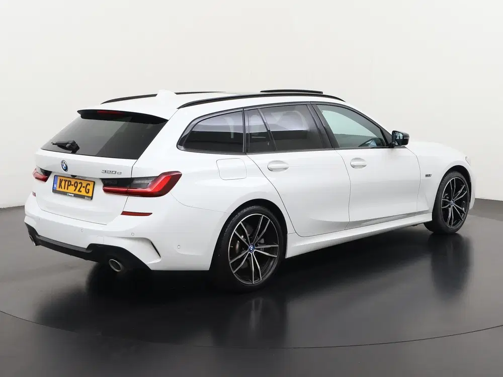 BMW 3-serie 320e M Sport Shadow uit 2022, foto 4