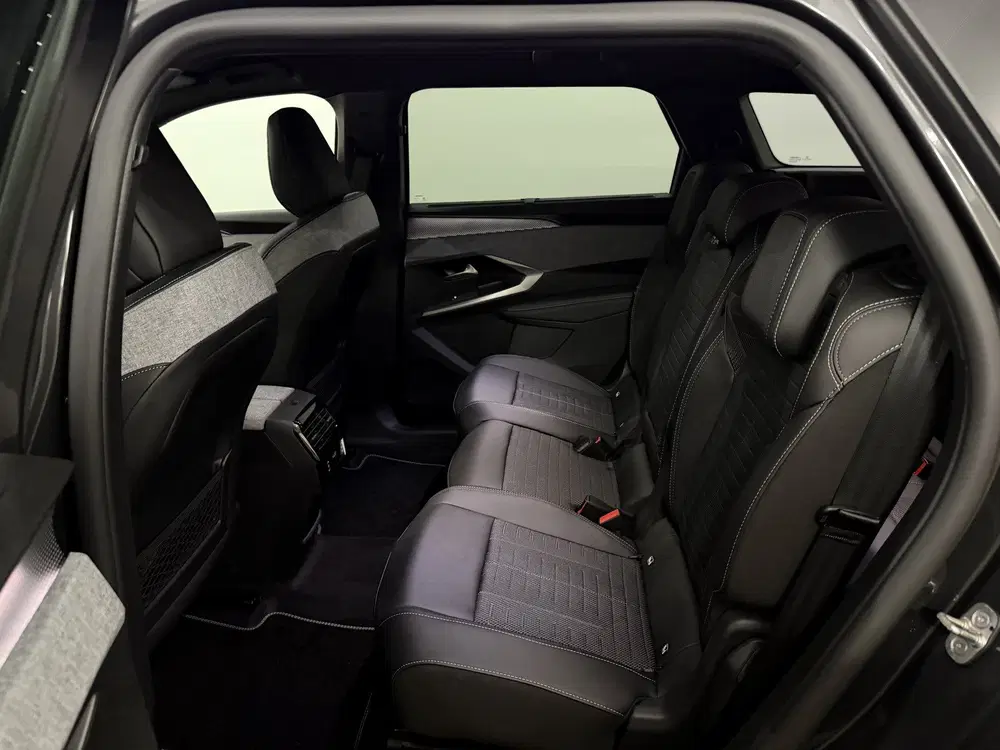 Peugeot 5008 1.2 Hybrid 145 GT 7P Camera uit 2026, foto 9