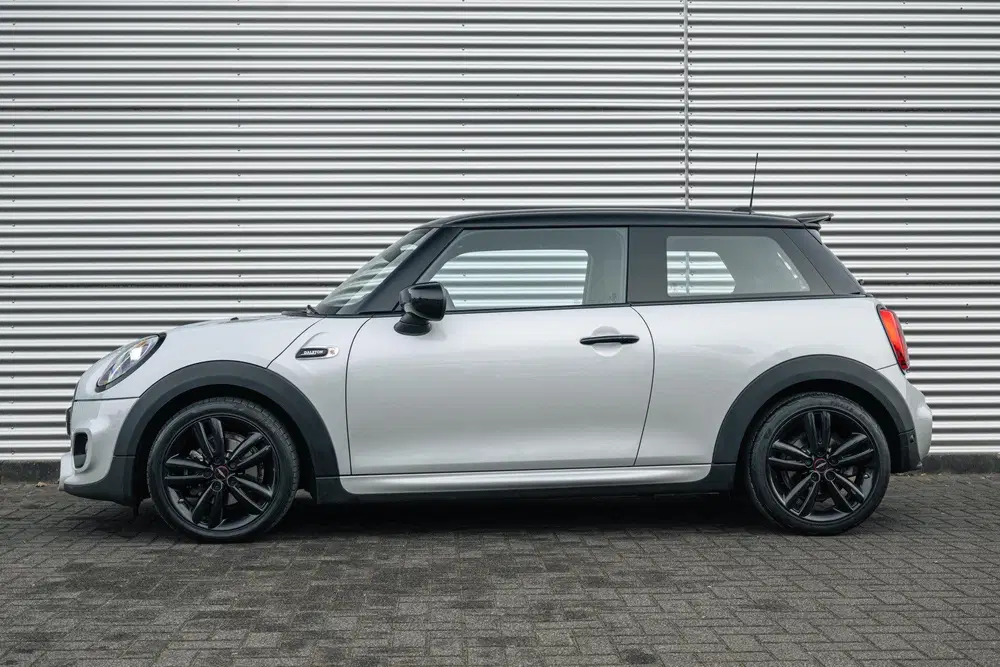 Mini Cooper Cooper JCW uit 2021, foto 3