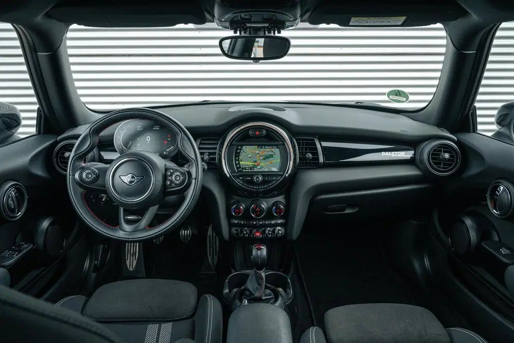 Mini Cooper Cooper JCW uit 2021, foto 5