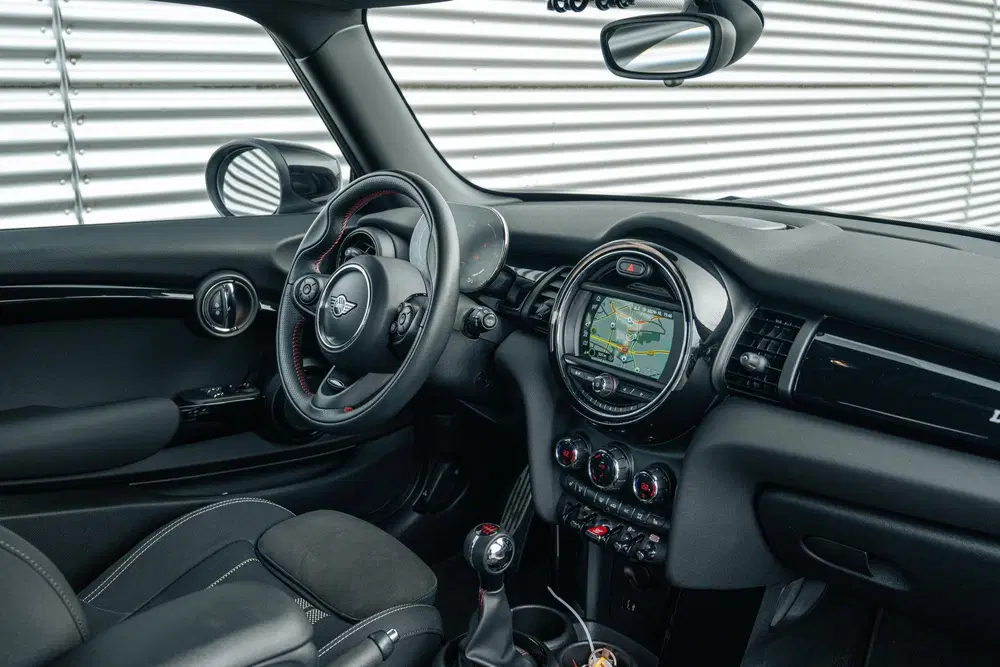 Mini Cooper Cooper JCW uit 2021, foto 8