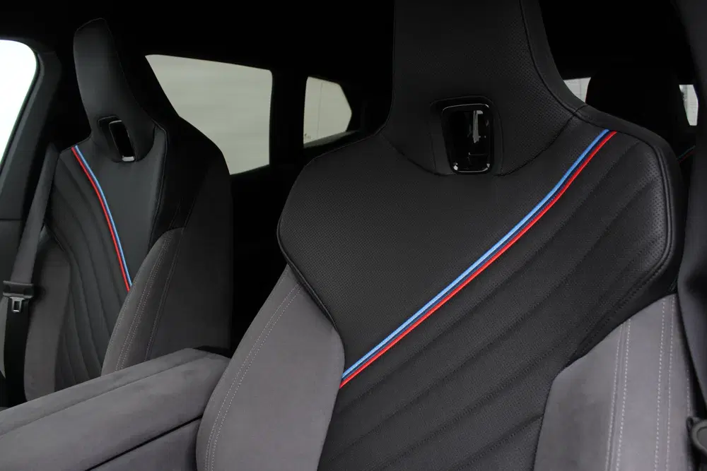 BMW iX xDrive45 M Sport uit 2025, foto 9