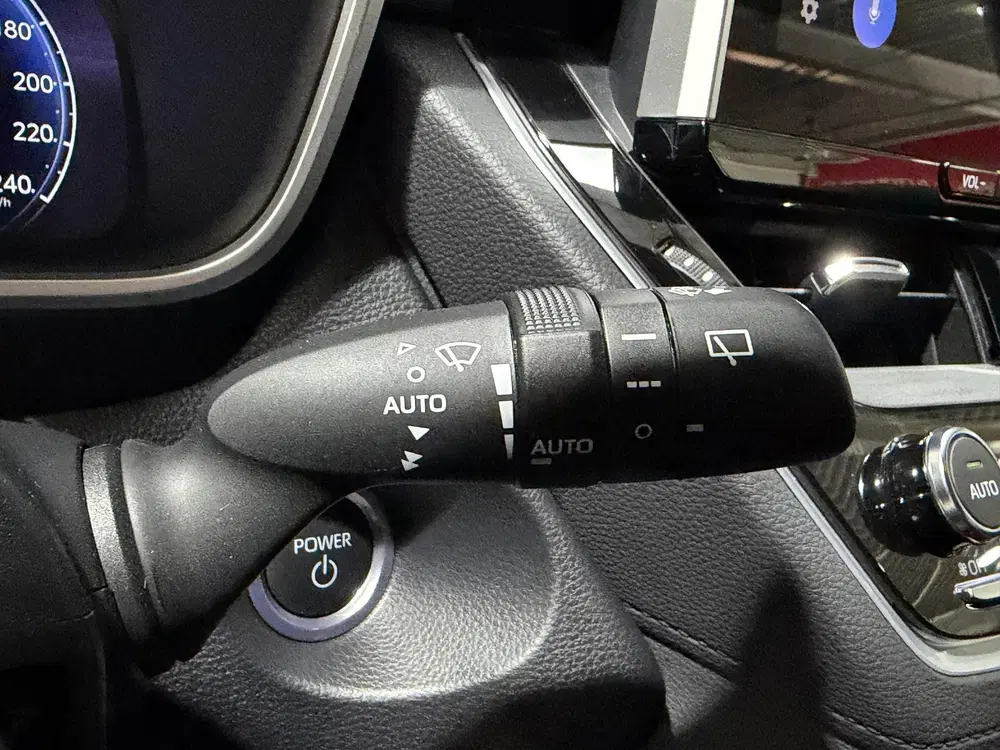Toyota Corolla Cross Hybrid 140 Dynamic All season banden uit 2024, foto 13