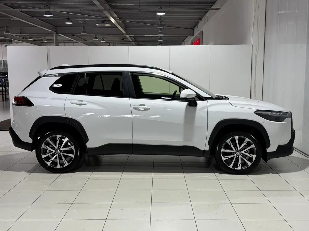 Toyota Corolla Cross Hybrid 140 Dynamic All season banden uit 2024, foto 14
