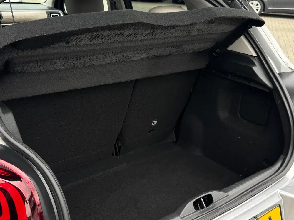 Citroën C3 1.2 PureTech Shine NAVI uit 2021, foto 15