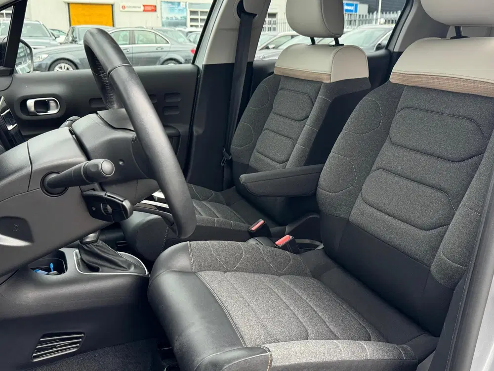 Citroën C3 1.2 PureTech Shine NAVI uit 2021, foto 3