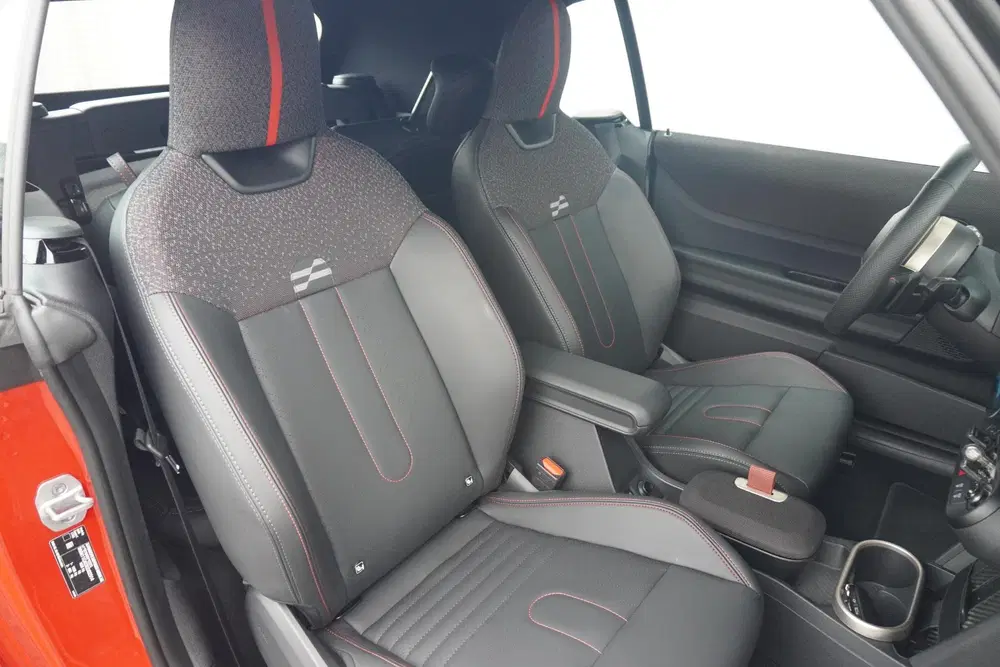 Mini Cabrio Cooper C uit 2025, foto 12