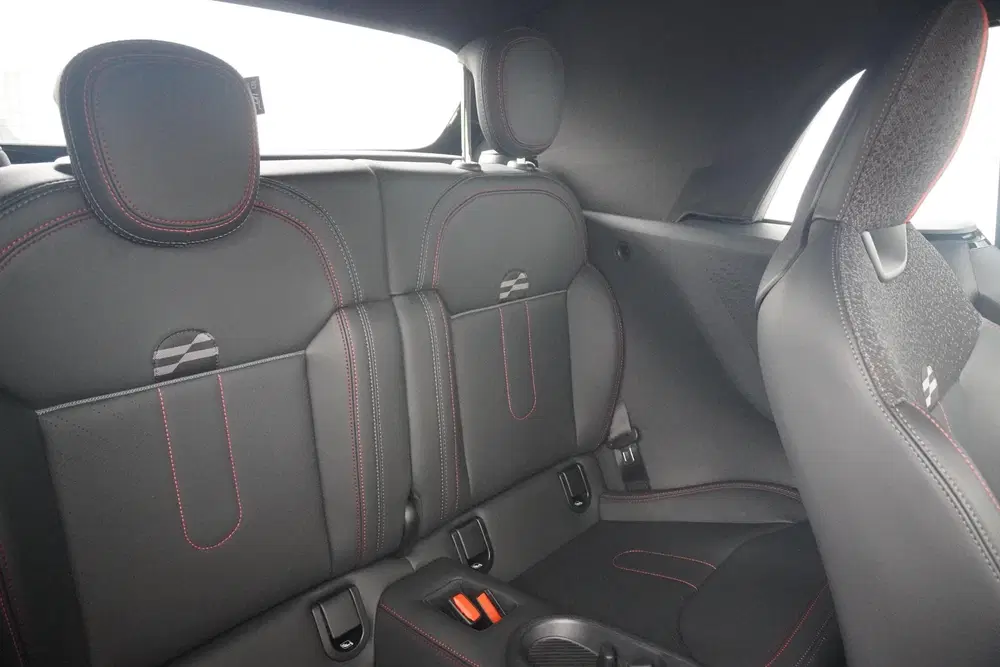 Mini Cabrio Cooper C uit 2025, foto 14