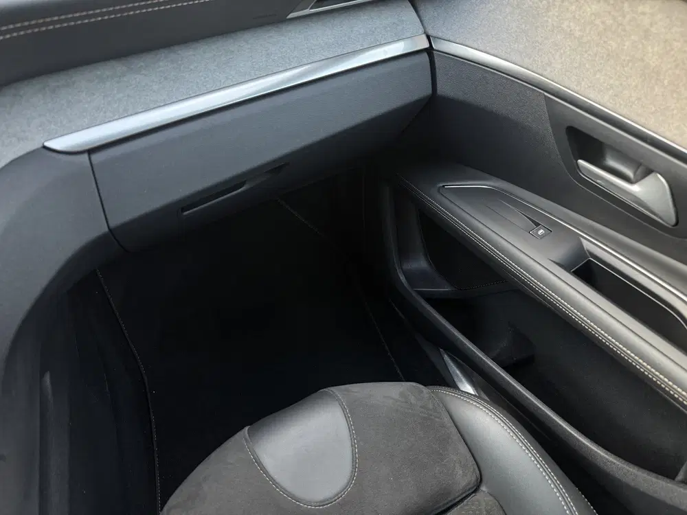 Peugeot 3008 1.6 PureTech Blue Lease GT Pano uit 2021, foto 13