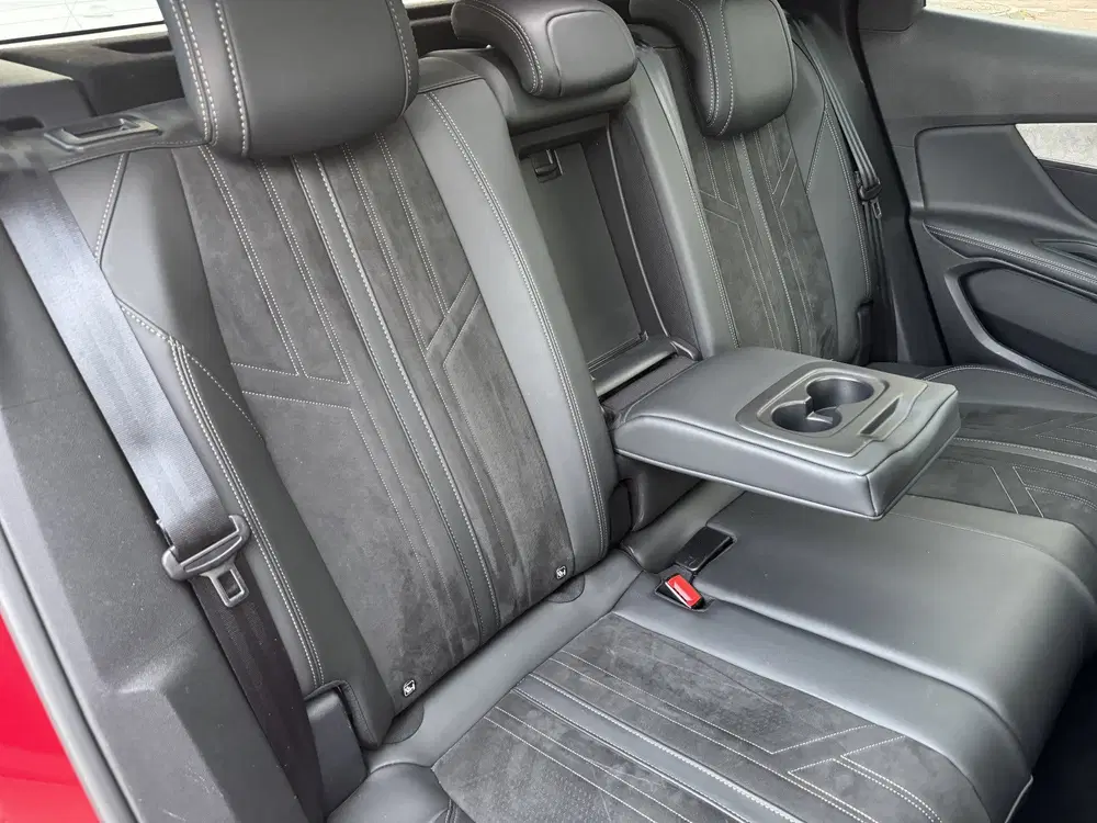 Peugeot 3008 1.6 PureTech Blue Lease GT Pano uit 2021, foto 2