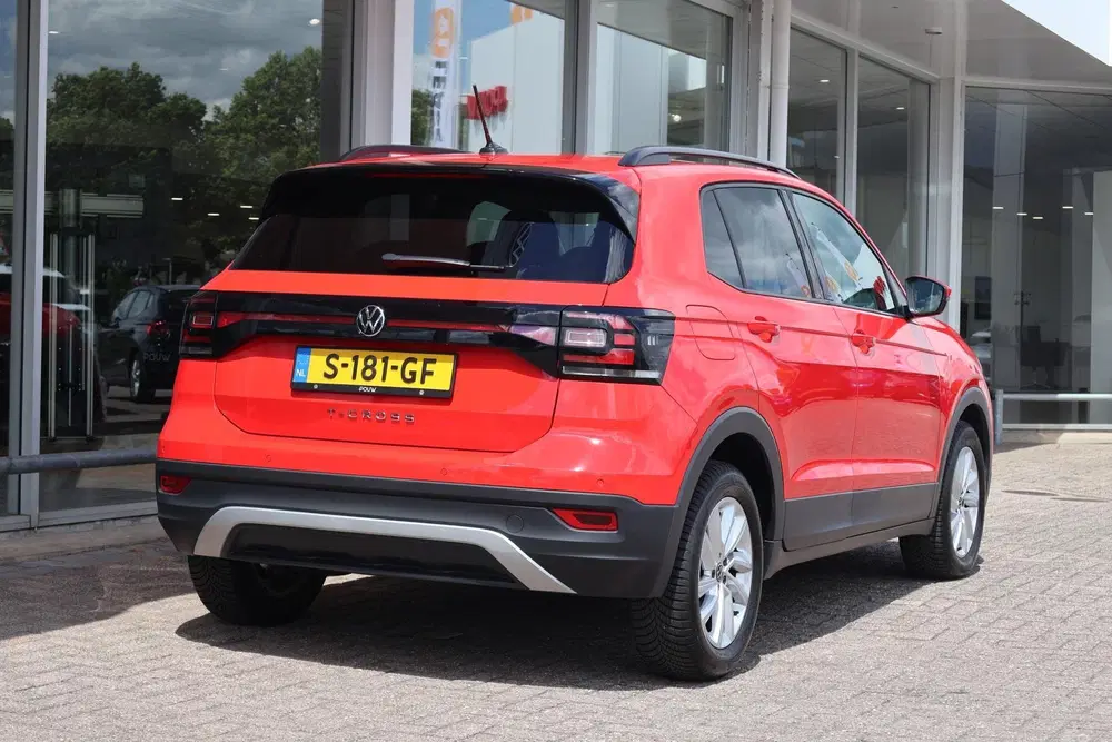 Volkswagen T-Cross 1.0 TSI 110pk DSG Life uit 2021, foto 2