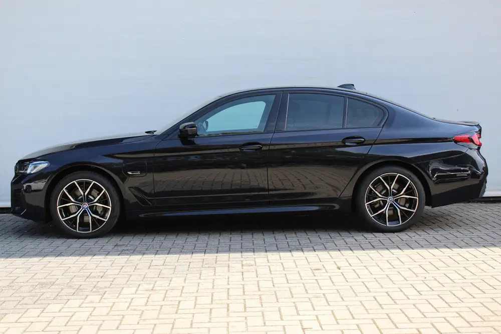BMW 5-serie 530e High Executive M Sport Automaat uit 2022, foto 6