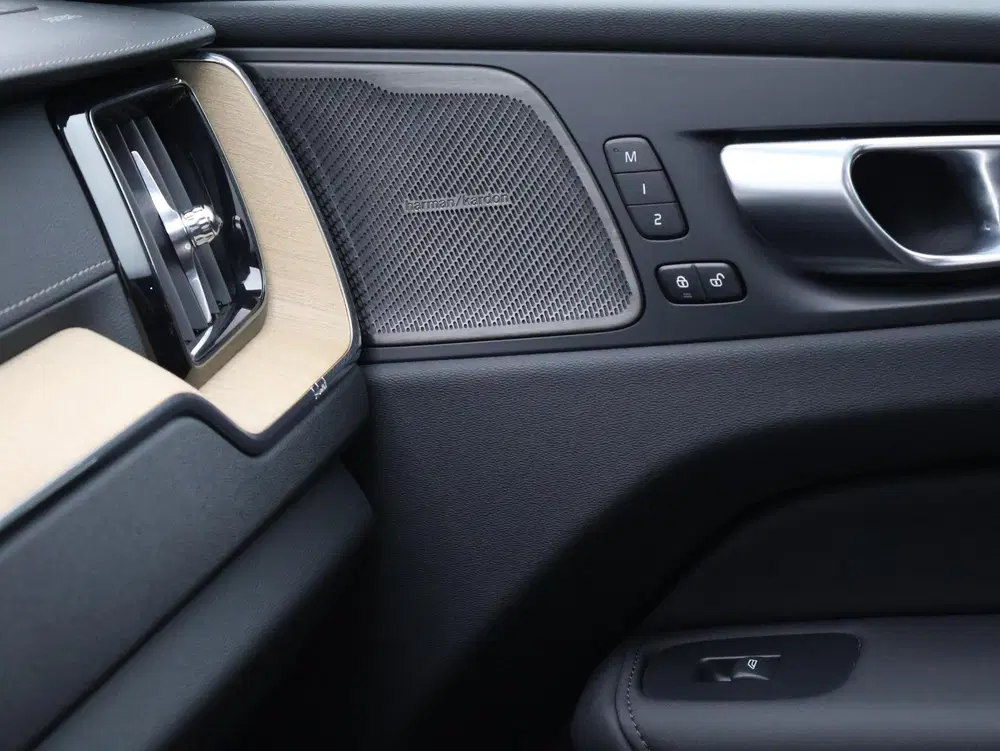 Volvo XC60 2.0 T6 Plug-in hybrid AWD Ultra Dark uit 2026, foto 14