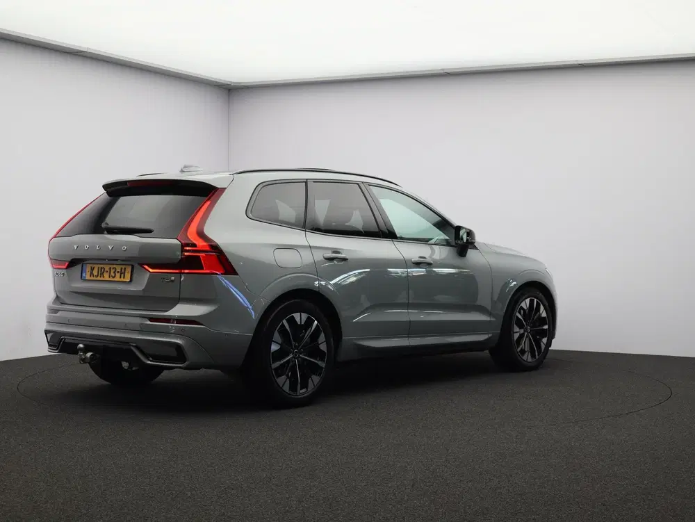 Volvo XC60 2.0 T6 Plug-in hybrid AWD Ultra Dark uit 2026, foto 2