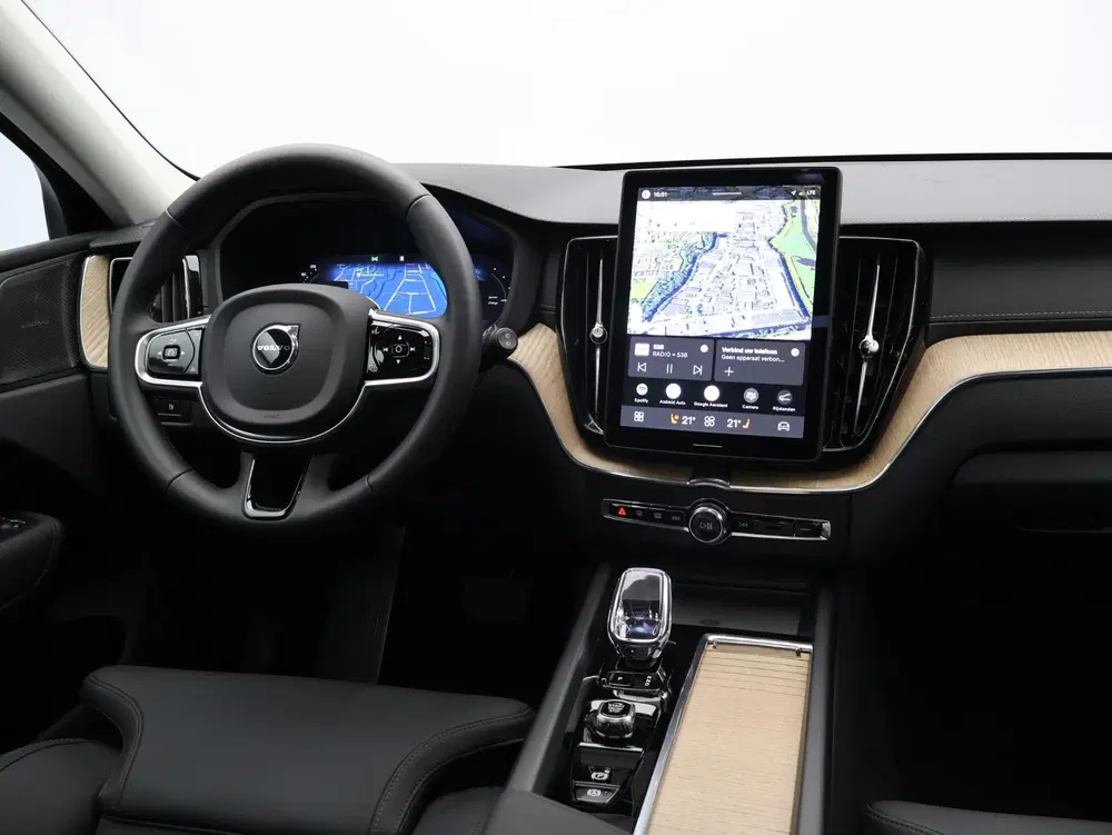 Volvo XC60 2.0 T6 Plug-in hybrid AWD Ultra Dark uit 2026, foto 3
