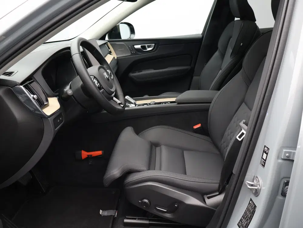 Volvo XC60 2.0 T6 Plug-in hybrid AWD Ultra Dark uit 2026, foto 5