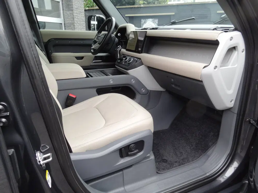 Land Rover Defender 2.0 P400e 110 X-Dynamic HSE uit 2022, foto 12
