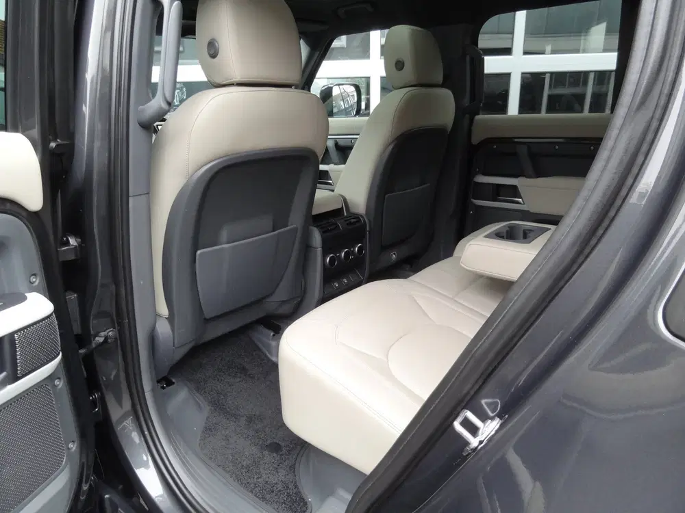 Land Rover Defender 2.0 P400e 110 X-Dynamic HSE uit 2022, foto 8