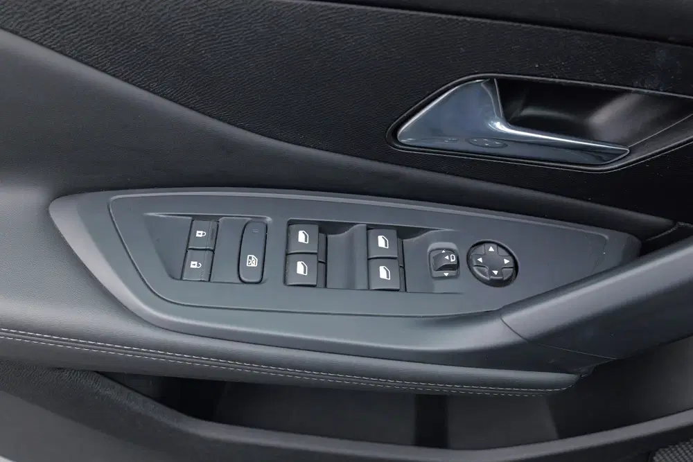 Peugeot 308 1.2 PureTech Allure Pack Business uit 2022, foto 14