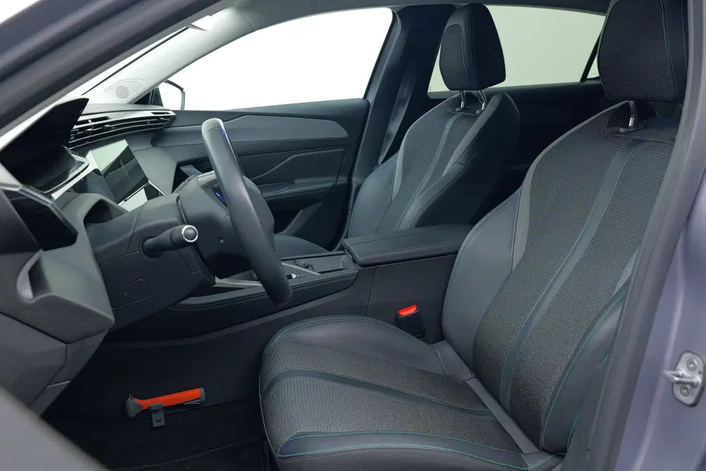 Peugeot 308 1.2 PureTech Allure Pack Business uit 2022, foto 3