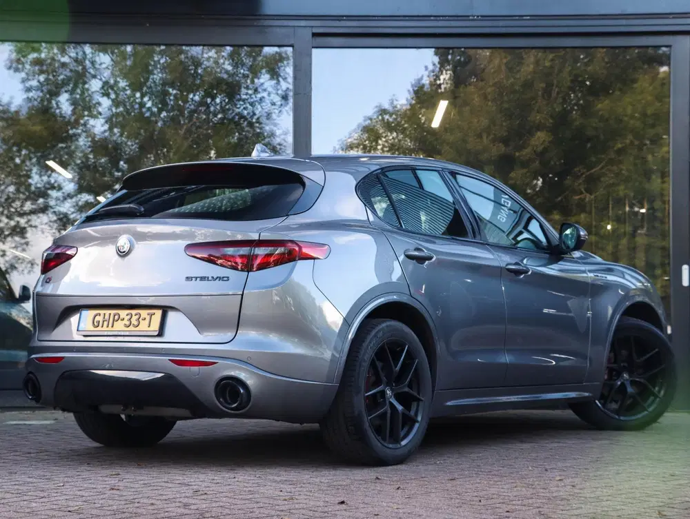 Alfa Romeo Stelvio 2.0 T AWD Veloce 280pk Sportstoelen Trekh uit 2021, foto 3