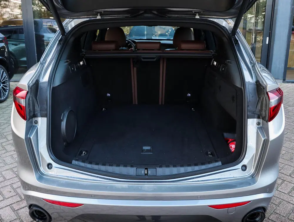 Alfa Romeo Stelvio 2.0 T AWD Veloce 280pk Sportstoelen Trekh uit 2021, foto 8