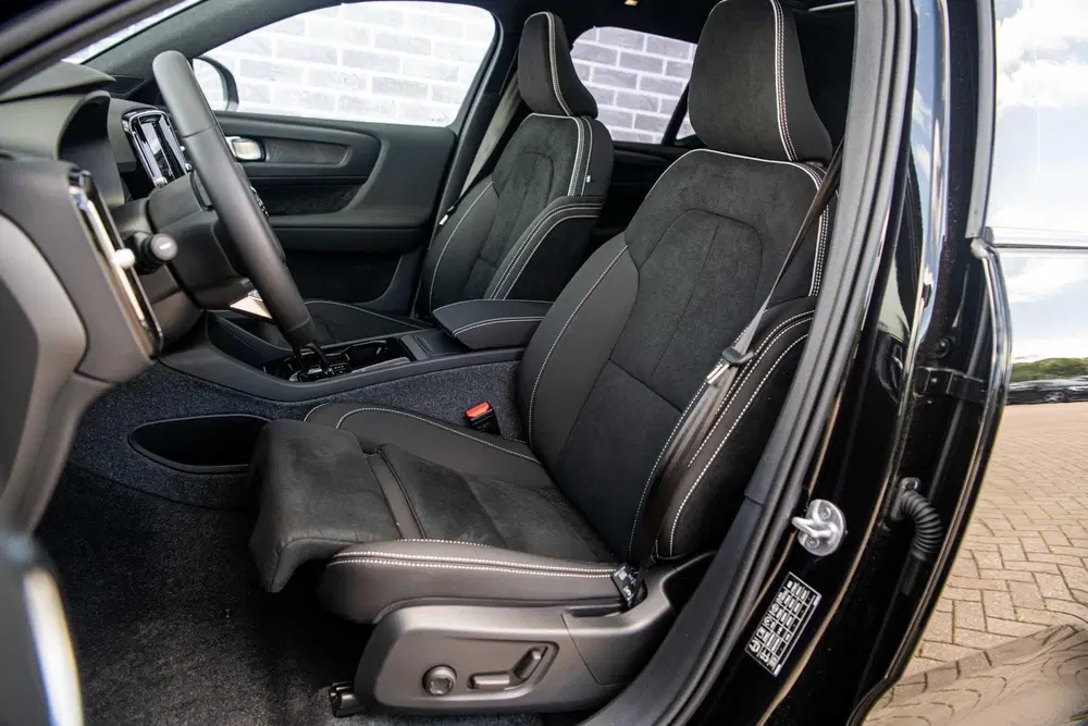 Volvo EX40 Single Motor Ext. Range Ultra Bl. Ed Eur. uit 2026, foto 9