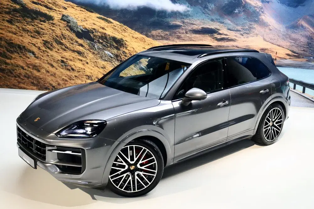 Porsche Cayenne 3.0 E-Hybrid Sport Design PANO uit 2024, foto 3