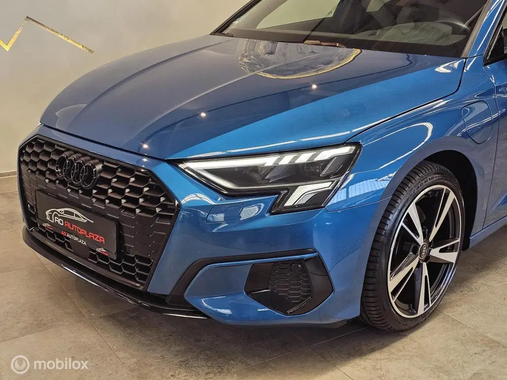 Audi A3 40 TFSI e S Edition Panorama uit 2022, foto 10