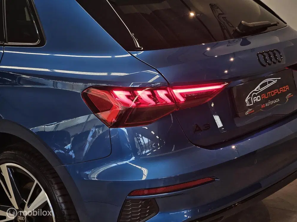 Audi A3 40 TFSI e S Edition Panorama uit 2022, foto 12