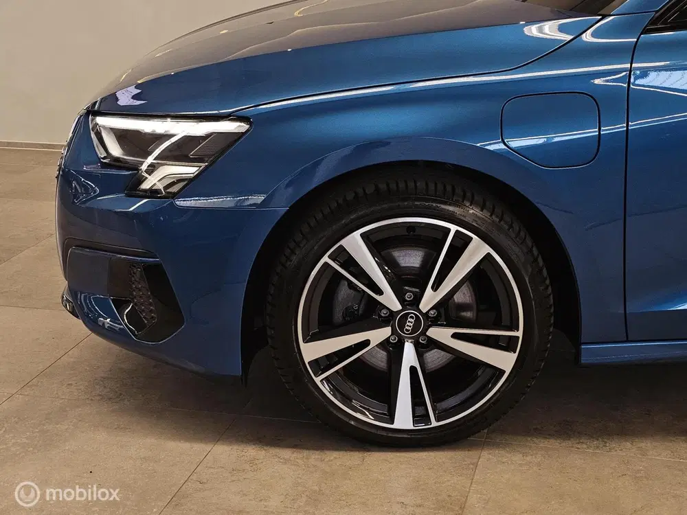 Audi A3 40 TFSI e S Edition Panorama uit 2022, foto 7