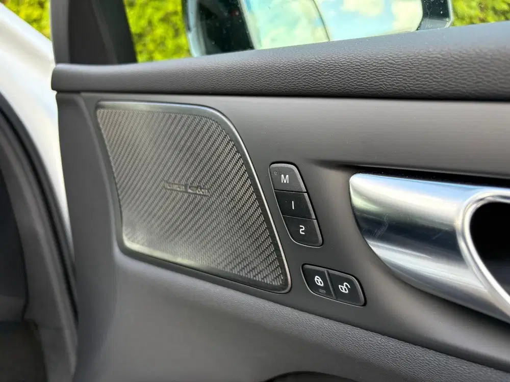 Volvo V60 T8 Plug-in hybrid AWD Ultra Dark uit 2024, foto 7