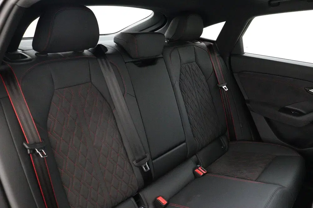Audi Q6 e-tron S EDITION PERFORMANCE 100 kWh -PANO uit 2025, foto 14